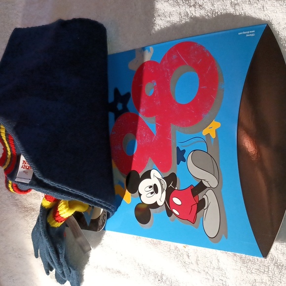 DISNEY MICKEY MOUSE HAT, GLOVES, & SCARF - Picture 3 of 3